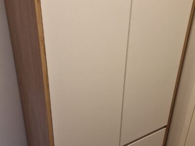 Kalusteiden kasausta